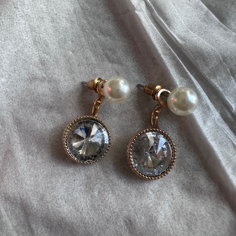 Elegant Gold and Pearl Earrings